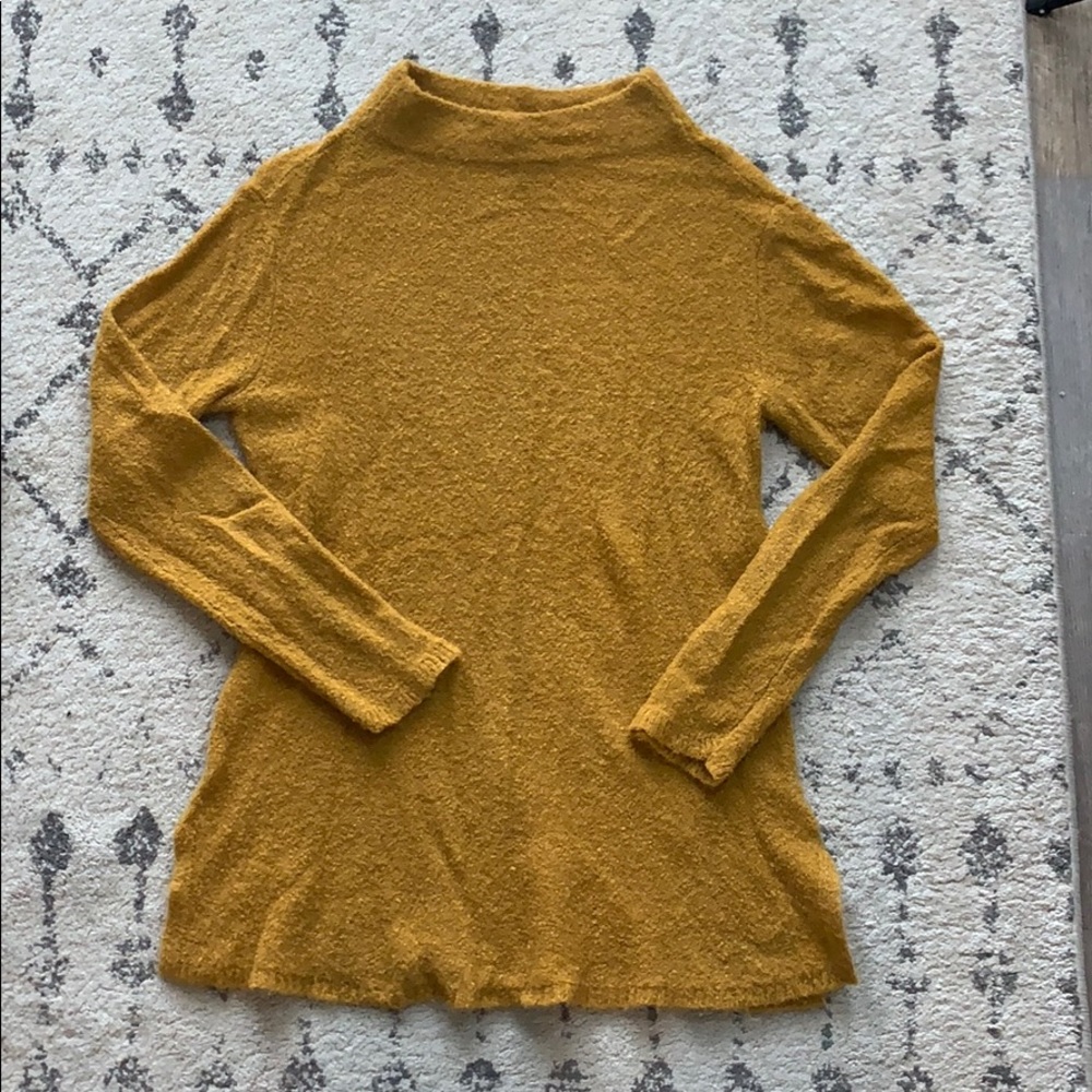 OLD NAVY MUSTARD YELLOW SWEATER